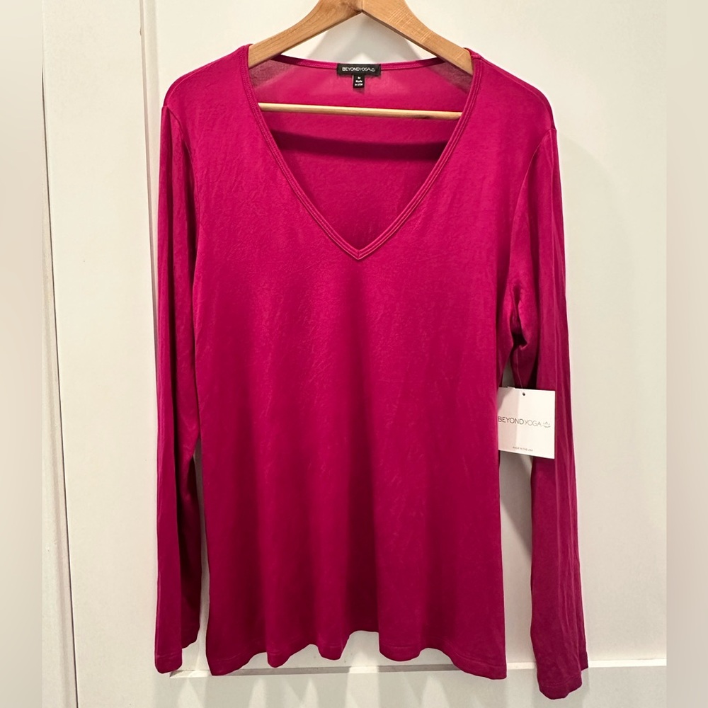 Beyond Yoga Tempting Knit Top Size Mesium V Neck Pullover LK7536 Plum Berry
